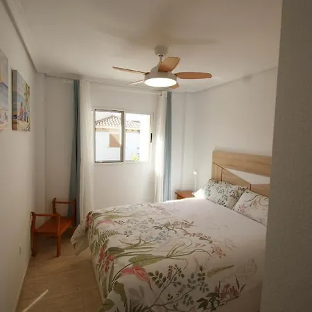 Con Terraza Y Piscina A 300m De Playa *