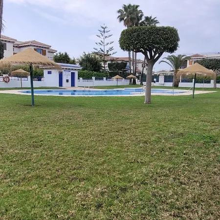 Con Terraza Y Piscina A 300m De Playa